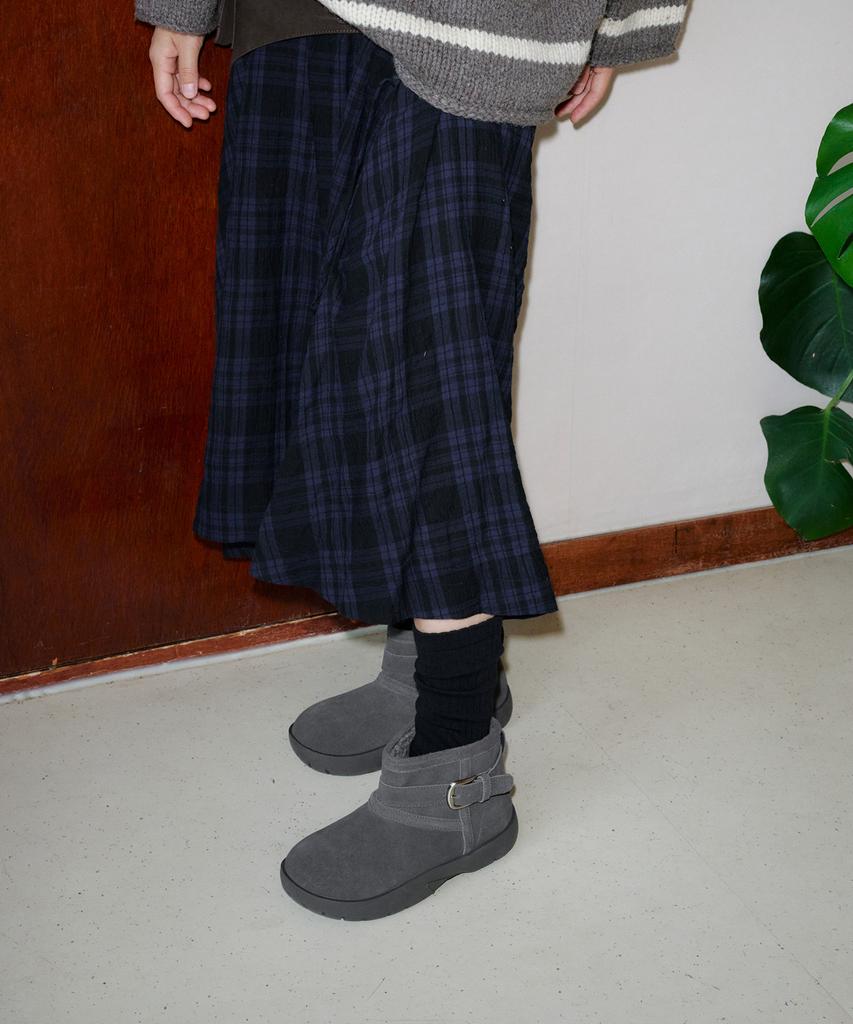 Khiho Boucle Buckle Shorts Winter Boots Gray