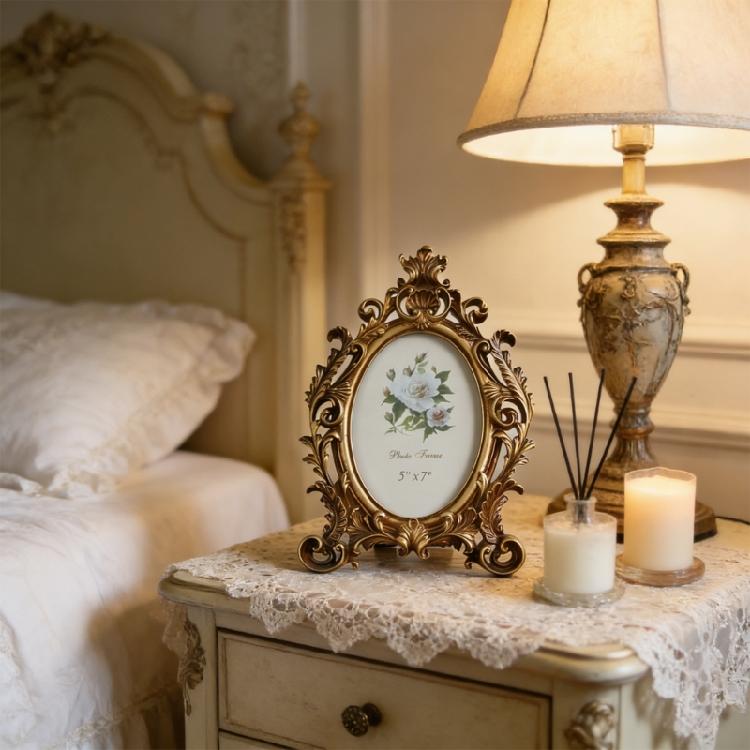 Golden Flowers Photo Frame With Antique Design Resin Oval Shape Picture Frame For Anniversary Wedding Or Housewarmings