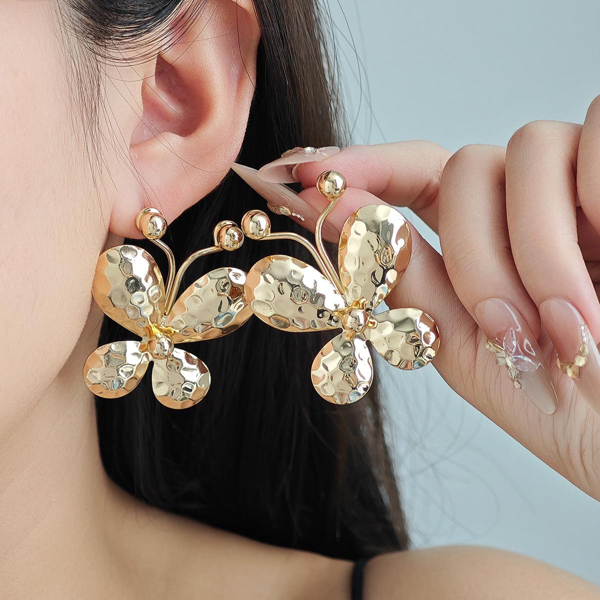 

Exaggerated Metal Wind Stud Earrings Texture Butterfly High-End Earrings Temperament Niche Design Personalized Fashion Earrings