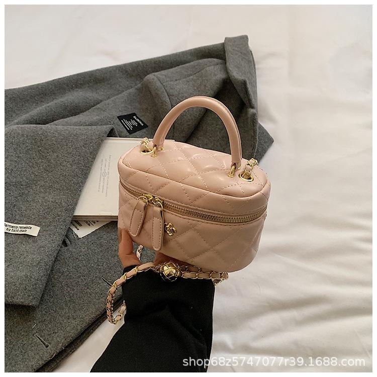 Lingge Chain Bag Women's 2025 New Niche Square Box Bag Crossbody Bag High-end Solid Color Portable Bucket Bag