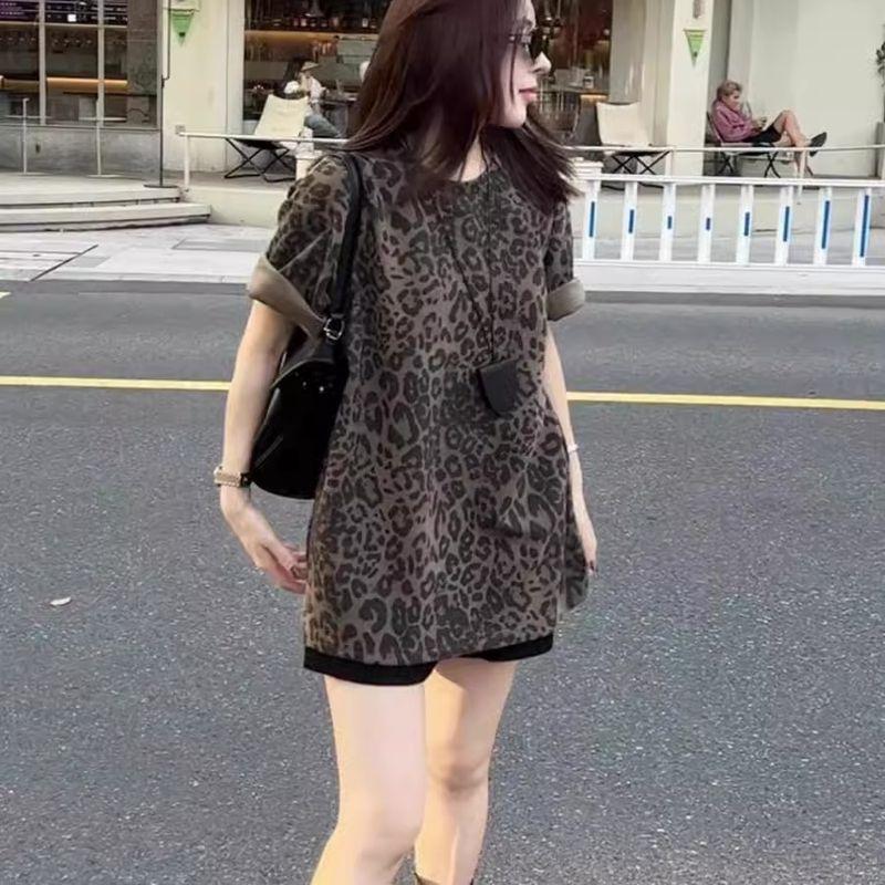 

Long Retro Leopard Print Short sleeve T-shirt Women Summer 2025 New European Goods Large Version Loose Casual Butt Covering Top Curry color L