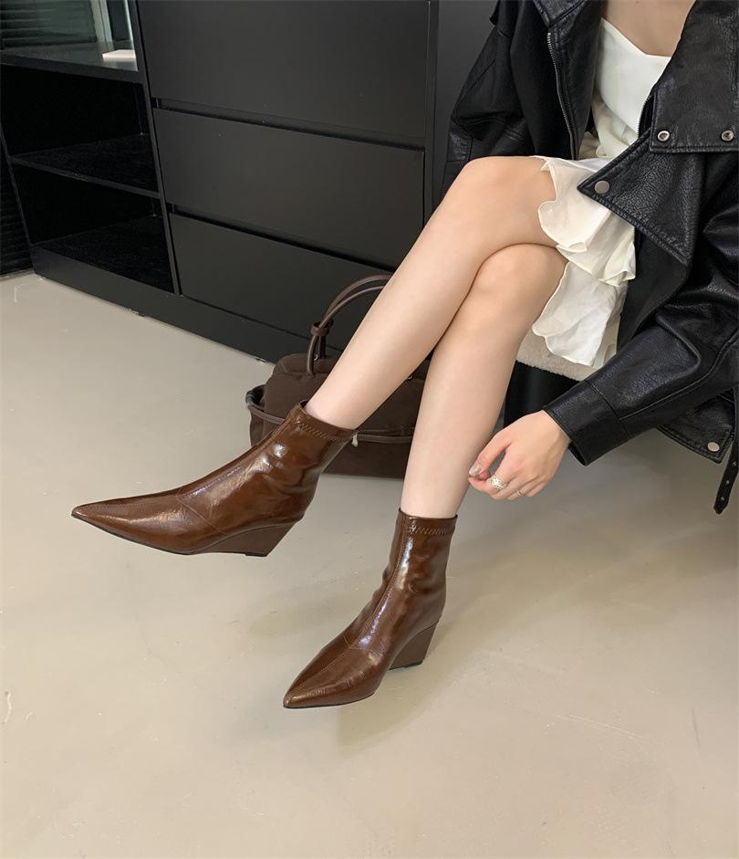 

\ Slope heel French temperament pointed brown short boots women s boots new in autumn and winter 2025 40 коричневий