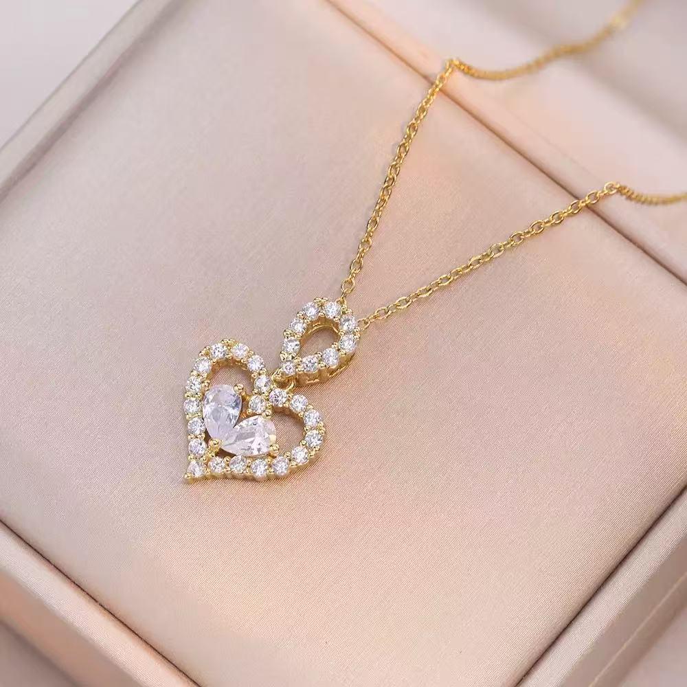 Vintage Titanium Steel Women's Pearl Pendant Necklace - Light Luxury Clavicle Chain