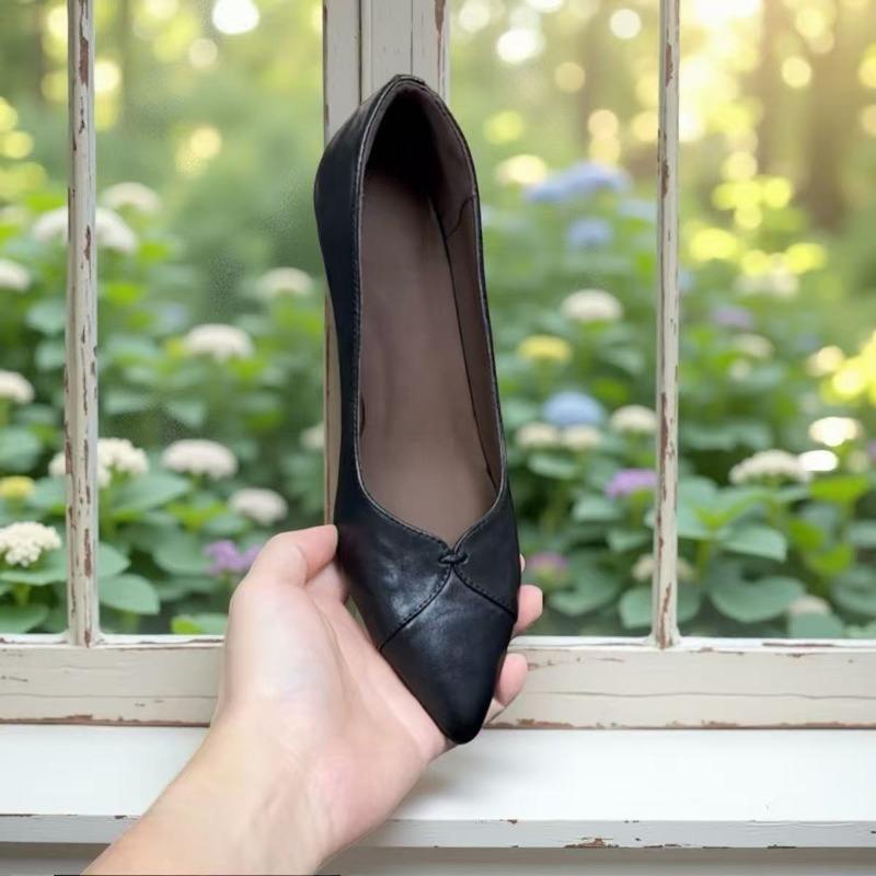 Solid color pointed thin heel single shoes autumn and winter new black professional work shoes low heel commuter fashion single shoes women