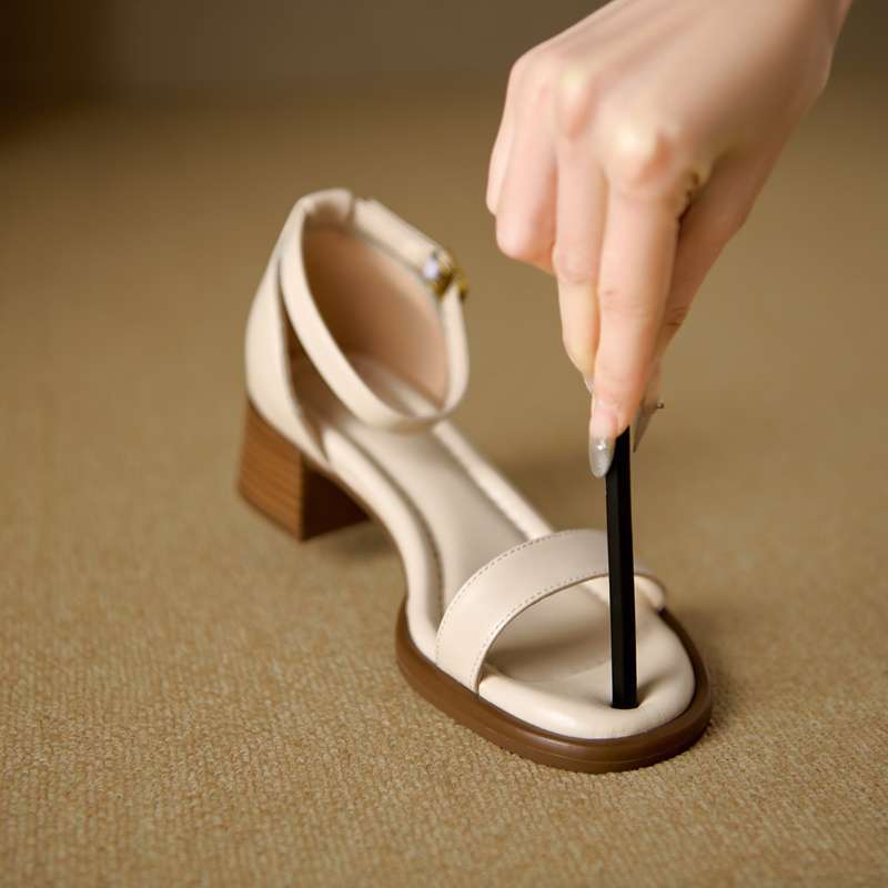 Jade Rabbit with sandals for women's summer wear, stepping on shit, medium heel thick heel soft sole French high heels with skirt