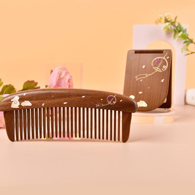 Tan Mujiang Wooden Comb & Mirror Gift Set