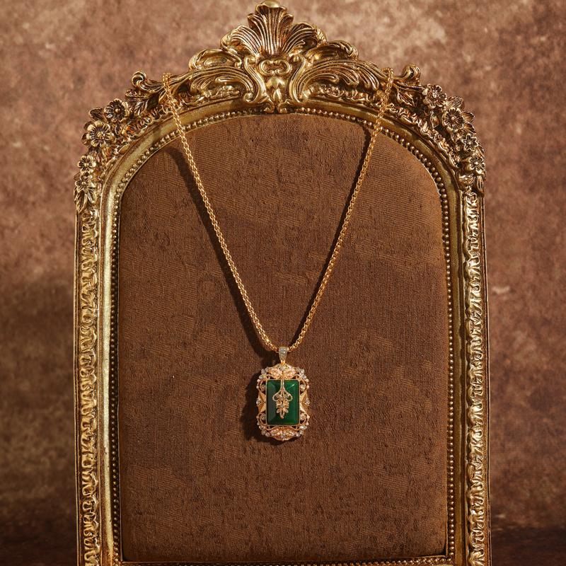 Vintage Emeral Green Glazed Pendant Necklace Shiny Gold Color Palace Style Summer Jewelry Bohemian Accessories for Women