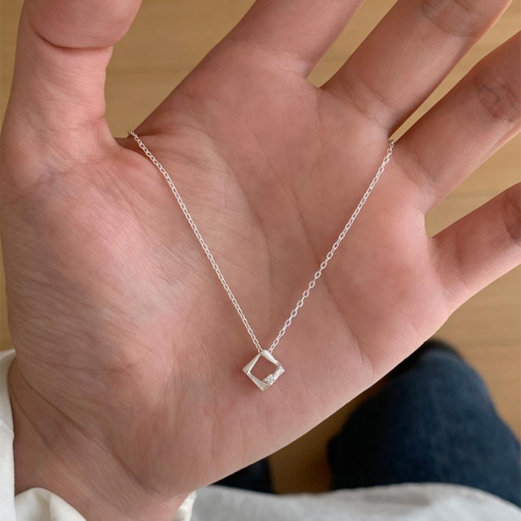 Single Diamond Square Geometric Necklace Women's Fashion Simple Temperament Exquisite Collarbone Chain