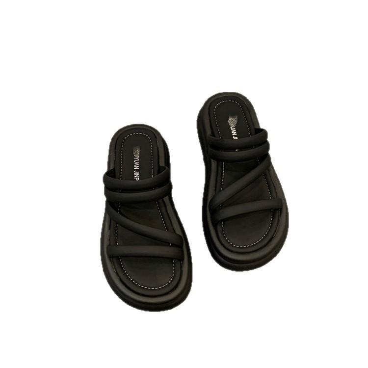 Internet Celebrity Popular Slippers Muffin Bottom Beach Cool Slippers Women Wear 2025 Summer New Solid Color Sandals Stepping On Shit Feeling