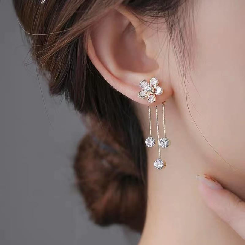 Two-Way Tassel Stud Earrings for Women: Sparkling Flower Design, Stylish 2022 Trend, Versatile with S925 Silver Needle.