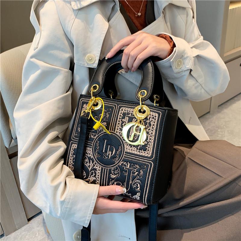 Kobiety teksturowane torby na ramię 2023 nowe kontrastujące kolory torby kurierskie szerokopasmowe kobiece kwadratowe torby Pu skórzane eleganckie torby