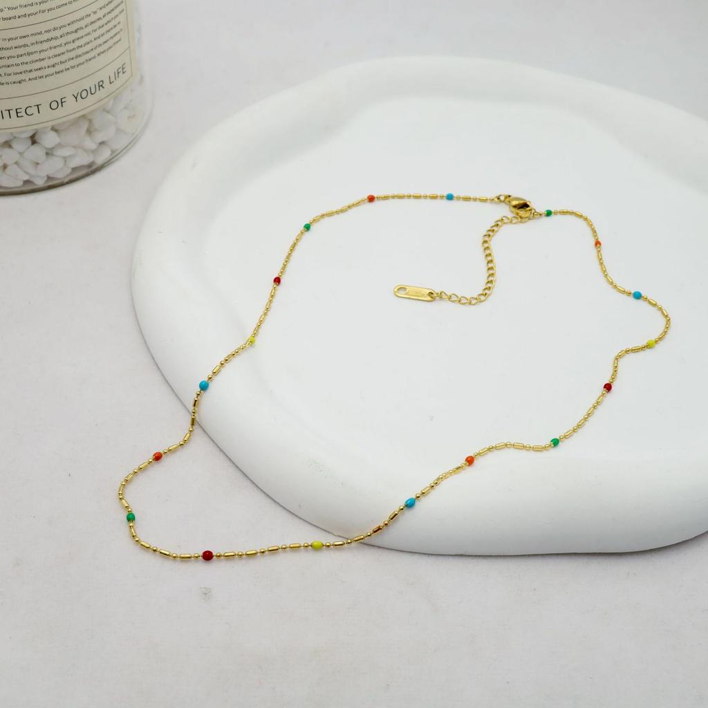 Bunte tropfende Reisperlen Titanstahl Halskette mit echtem Gold plattiert, fein und vielseitig, süße Basiskette, Edelstahl Schlüsselbeinkette