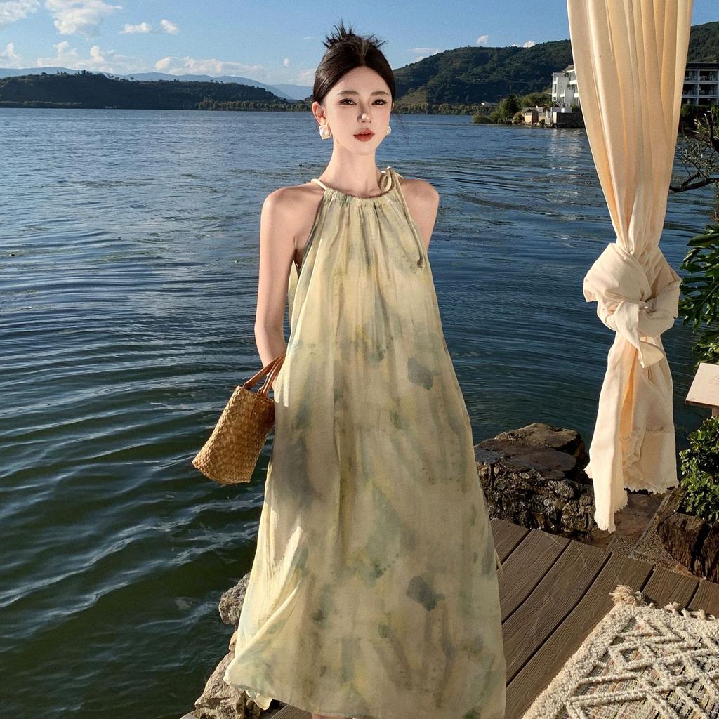New Chinese Sleeveless Smudge Neck Dress for Women's Summer High-end Off-the-shoulder Seaside Vacation Dress