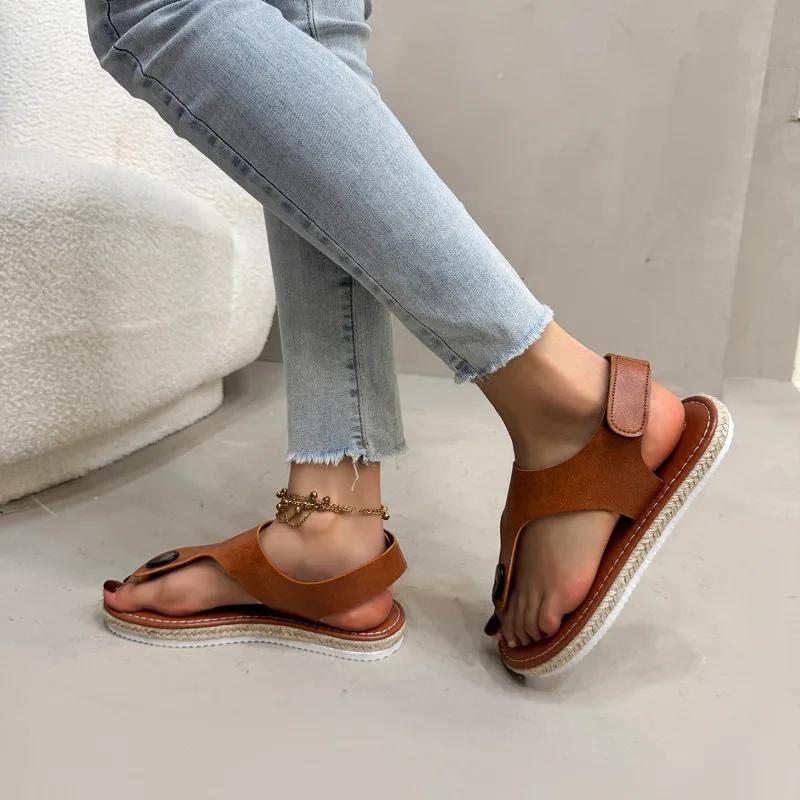 2025 New Buckle Strap Women's Sandals Pinch Toe Beach Sandals Women Summer Plus Size Solid Comfortable Flat Sandals
