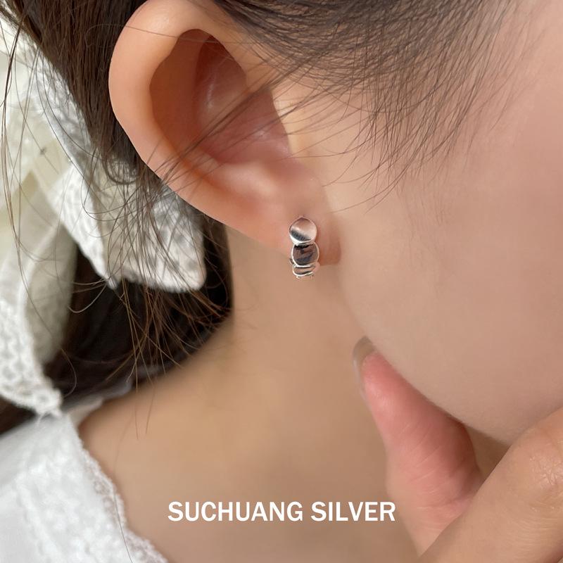 Su Chuang S925 Sterling Silver Round Disc Hoop Earrings: Luxury High-End Design with Fish Scale Backs, Versatile Earrings for Women