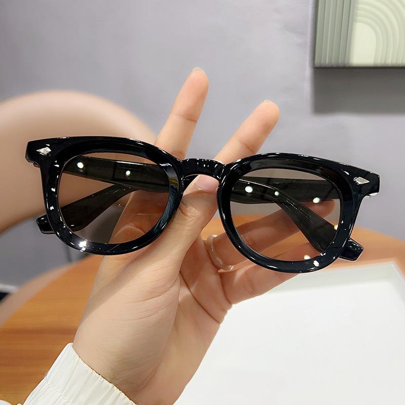 Fashion New Sunglasses Male High Quality Retro Square Sunglasses Female Retro Sunglasses Female Classic Oculos De Sol Feminino