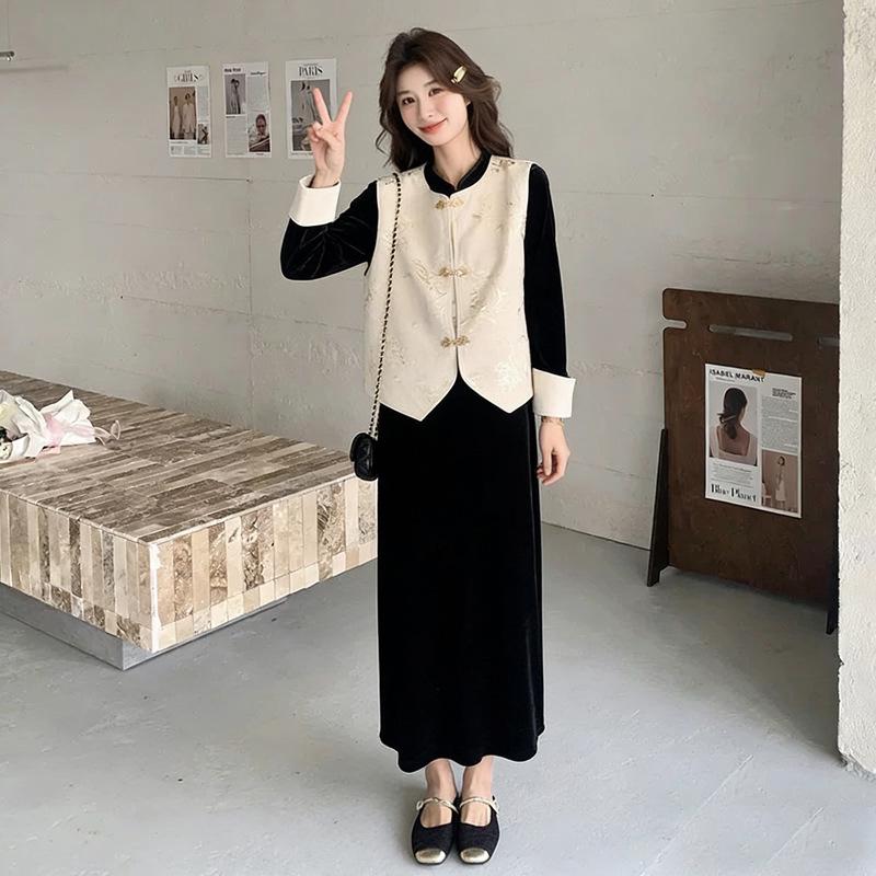 

Spring 2026 Fashion: New Chinese Style Embroidered Vest + Base Layer Set M