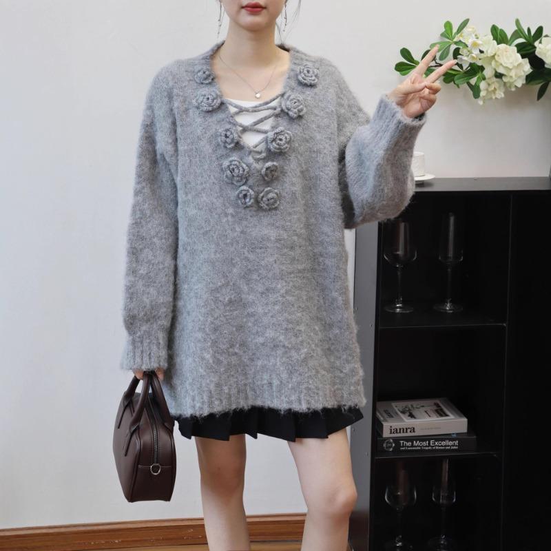 Autumn and winter new three-dimensional flower knitted sweater top design sense loose soft waxy sweater pullover women