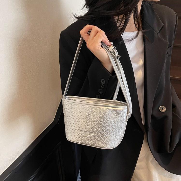 Niche Soft Leather Woven Pattern Armpit Bag Women's New Trend Fashion Versatile Commuter Shoulder Messenger Bag
