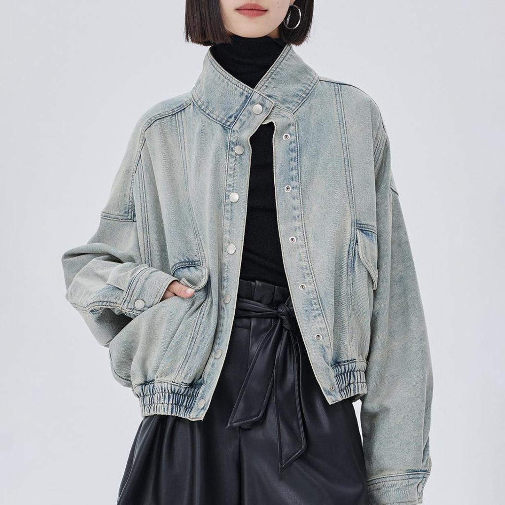 Retro Hong Kong Style Stand Collar Lapel Denim Jacket for Petite, New Early Spring Trend, Loose Fit, Distressed, and Slimming.