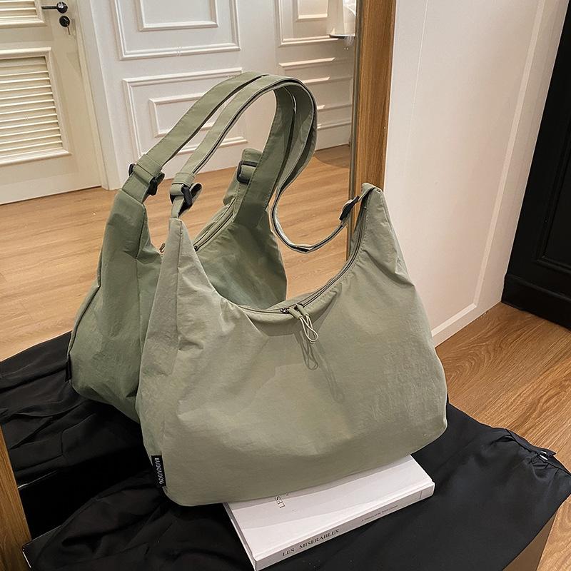 

Вместительная повседневная сумка-пельмень, женская новая повседневная наплечная сумка-мессенджер, нишевый класс, сумка для поездок зелёный