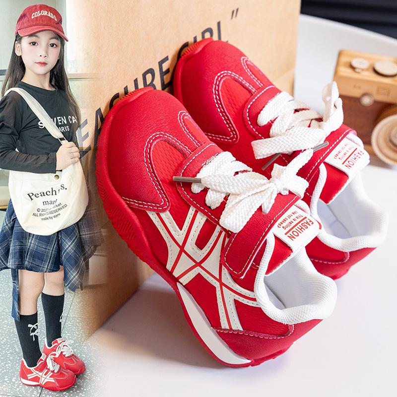New spring and autumn styles of children's athletic shoes: breathable, soft-soled running shoes for girls, and trendy red and yellow casual shoes for
