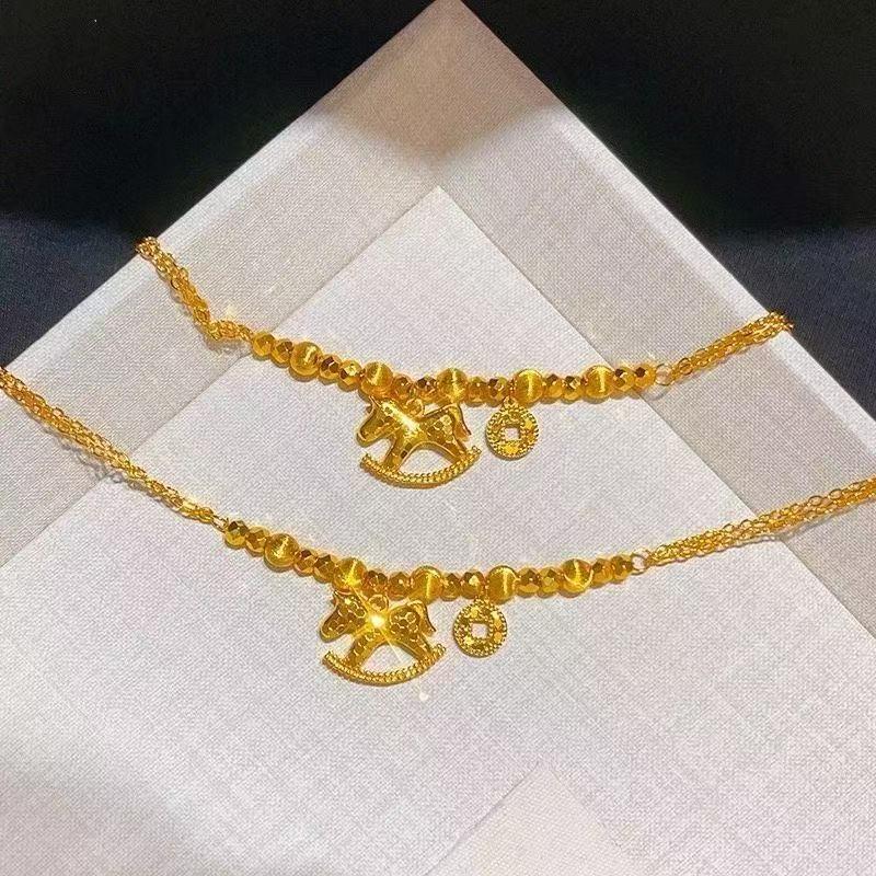 Gold-Plated Crushed Ice Bracelet: Women's Luxury Hand Accessory