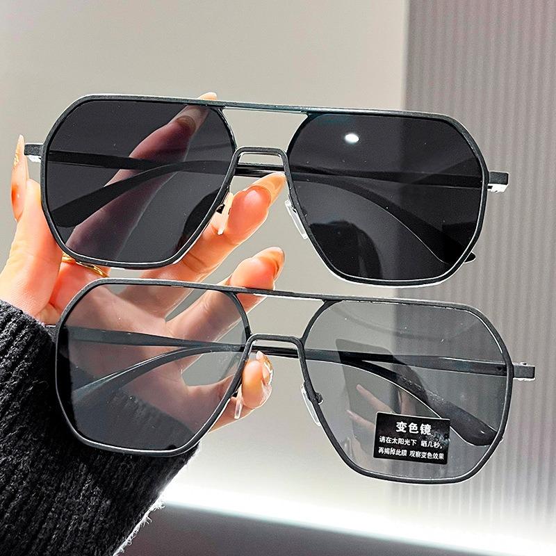 New Color Changing Sunglasses for Both Men Vision Clear Lightweight and Women High-end Sunglasses with Large Frames