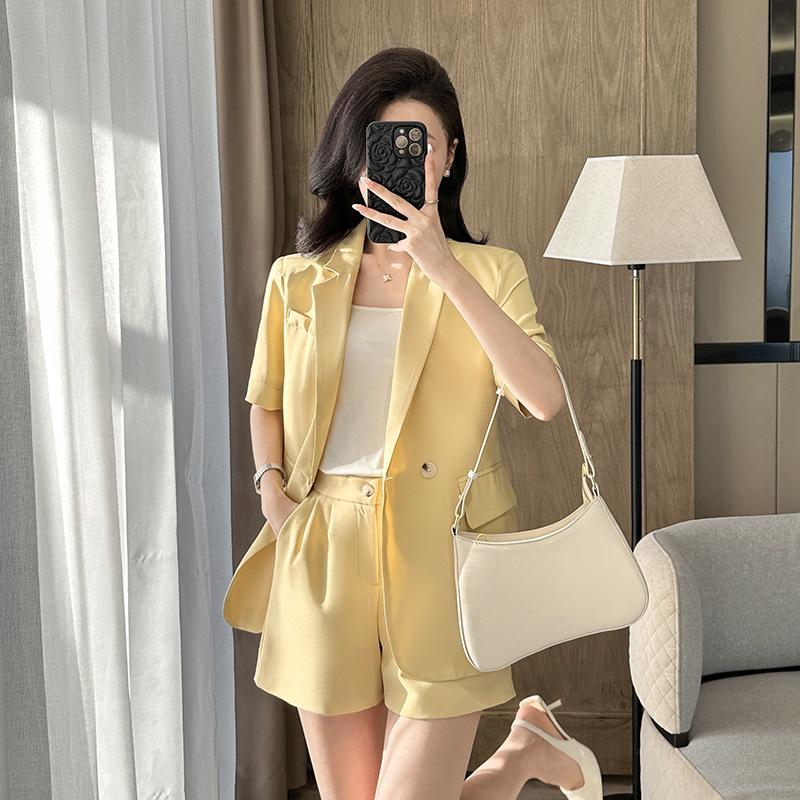 2025 Women's Summer White Blazer & Short Sleeve Suit Set - Plus Size, High-End, Fashionably Loose Fit