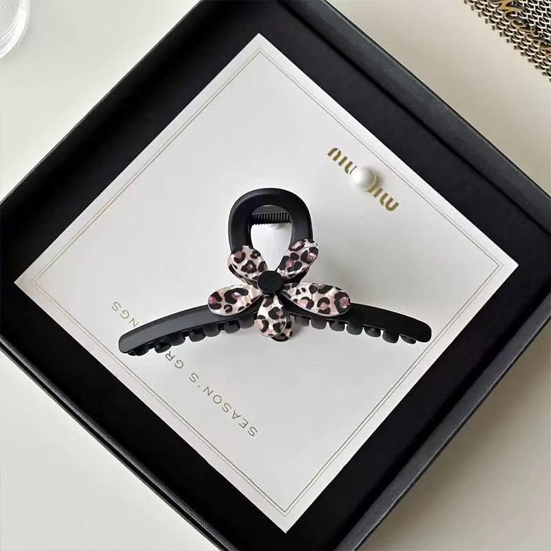 Leopard Print Acrylic Flower Claw Clip - High-End Women's Hairpin 2025