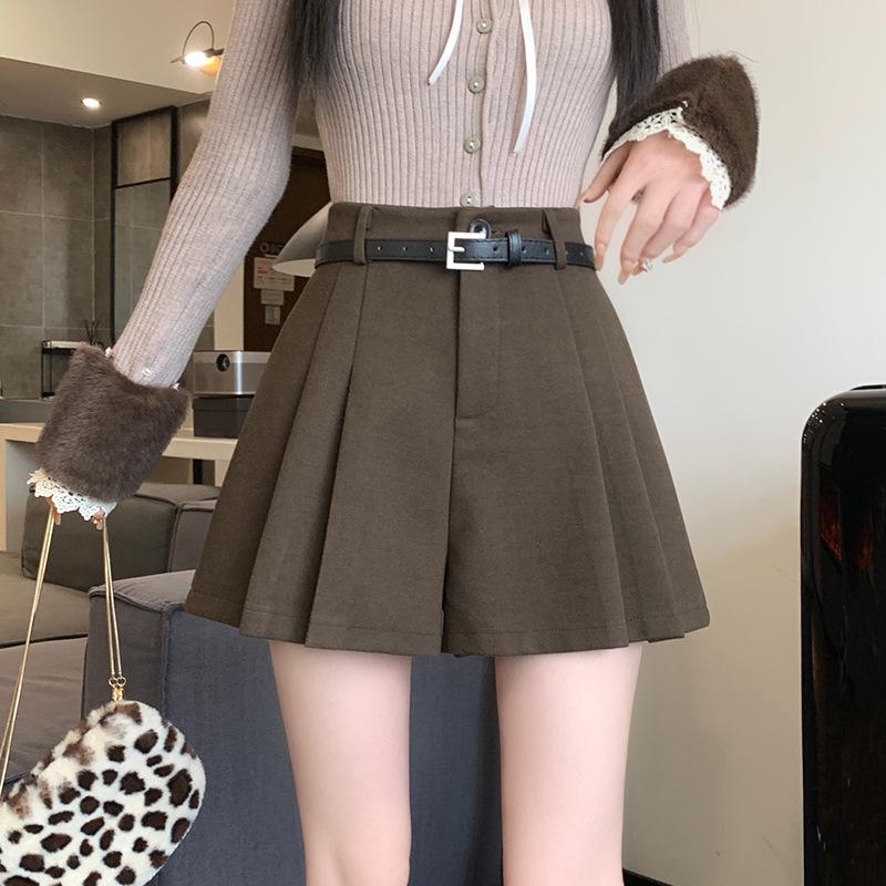 Women's High-Waist Brown Wool Pleated Shorts, Wide-Leg Casual Skirt Pants for Autumn/Winter 2024.