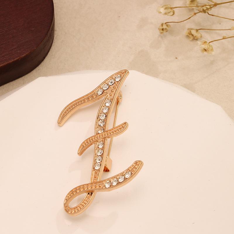 Elegante Spilla Europea con 26 Lettere Inglesi in Lega e Intarsi di Strass