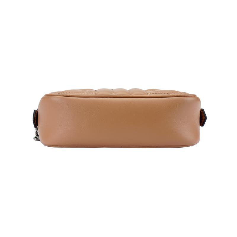 Gucci GG Marmont Marmont Etiqueta Prata Logo Acolchoado Corrente Alça de Ombro Bolsa de Câmera Bolsa de Ombro Transversal Couro Feminina Marrom Leite