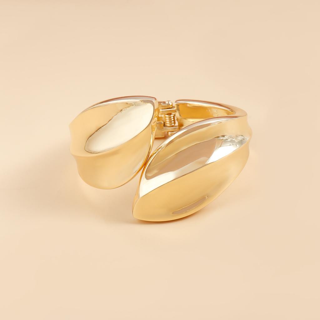 Chunky Punk Exaggerated Gold Plated Color Wide Leaf Large Opening Bracelet for Women Girls Daily Party Metal Jewelry