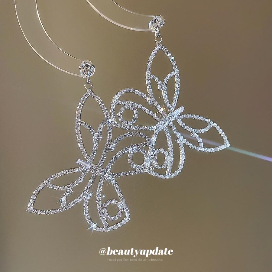 Luxury Silver Rhinestone Butterfly Stud Earrings - Elegant and Exquisite Fashion for Women