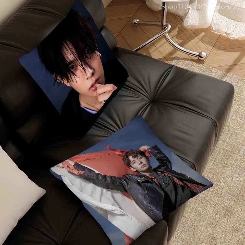 1 szt. Koreańska Grupa Kpop HEESEUNG Poszewka na Poduszkę Kwadratowa Poszewka na Poduszkę Dekoracja Sypialni Sofy Pokoju Codzienna Poszewka na Poduszkę