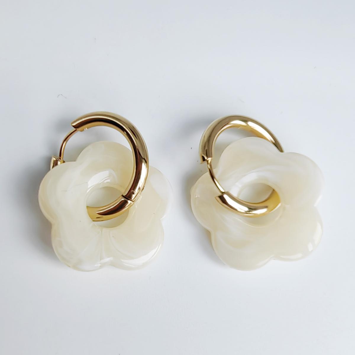 

Серьги из титана и акрила с яркими цветами