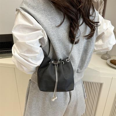 Summer New Popular Aesthetic Casual Simple Fashion Chain Commuter Shoulder Crossbody Bucket Bag Lightweight Bag