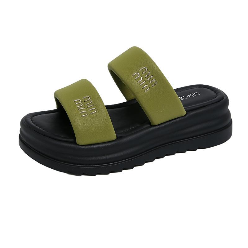 

Sandals women s summer 2025 new outer wear fashionable cool slippers stepping on shit feeling indoor non-slip soft bottom one-word slippers 41 зелёный