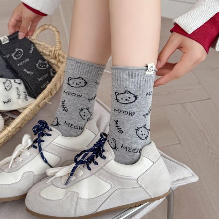 Trendy Korean Grey Mid-Calf Socks with English Letters & Cute Cat Label - Preppy Style