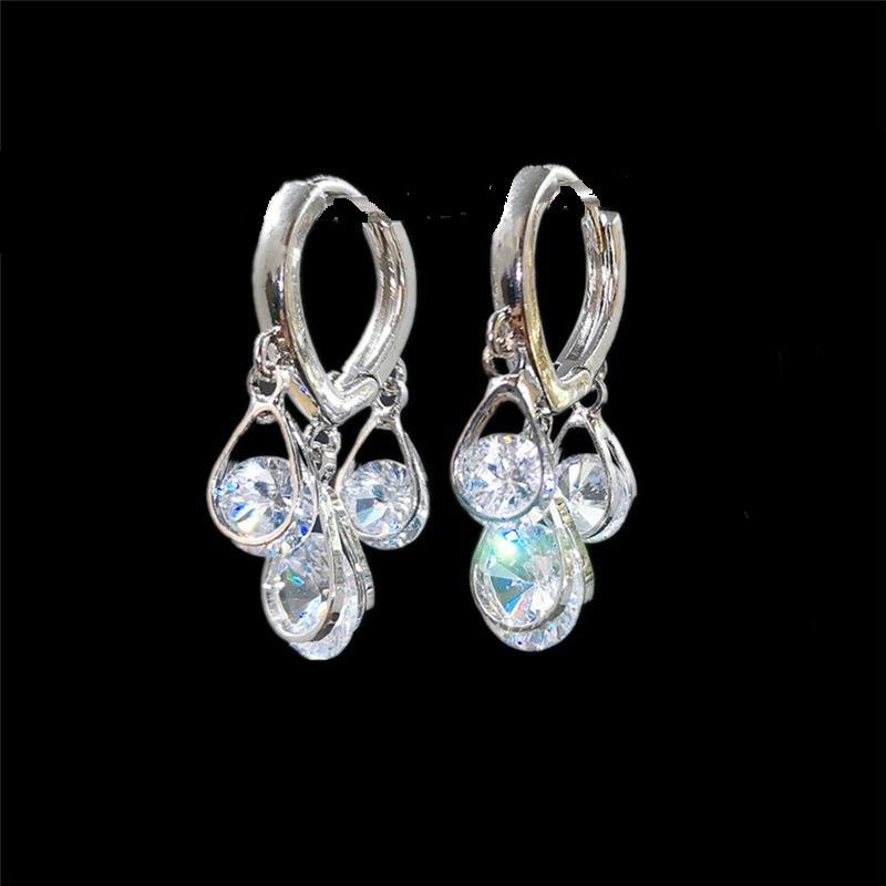 

New trendy ear buckles, smart and shiny earrings, women s niche design, high-end temperament, water drop earrings, earrings.