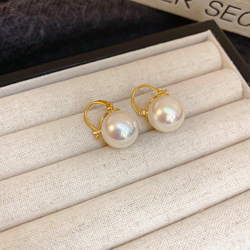 Zircon pearl simple earrings simple versatile retro Internet celebrity earrings fashion design earrings
