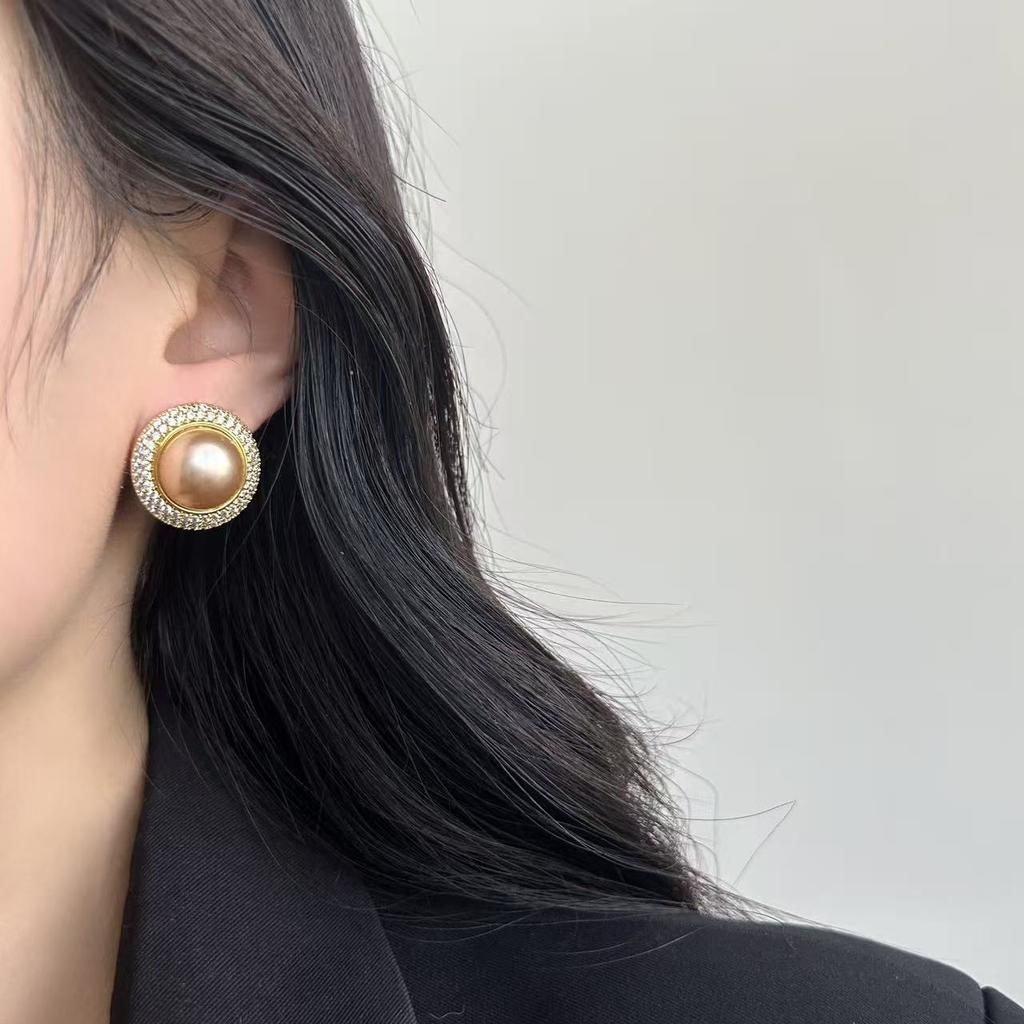 Classic pearl stud earrings, fashion temperament, niche, high-end exquisite personality, light luxury, ritual sense, versatile earrings, women