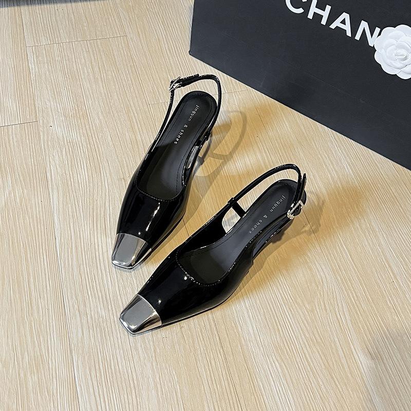

Европейские и американские туфли на высоком каблуке из лакированной кожи 2024 новая летняя сексуальная квадратная носочная часть тонкий каблук металлическая железная носочная часть пустая сумка сандалии женские 34 чёрный