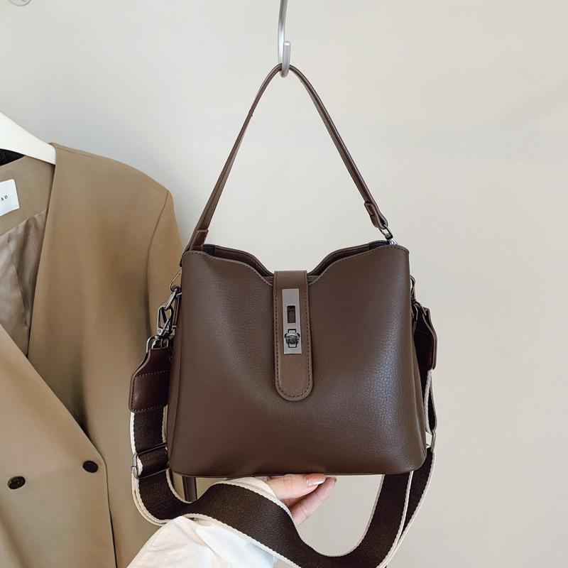 Single Shoulder Bag, Trendy and Fashionable, Small and Exclusive Handbag, Crossbody Bag, Women's Bag