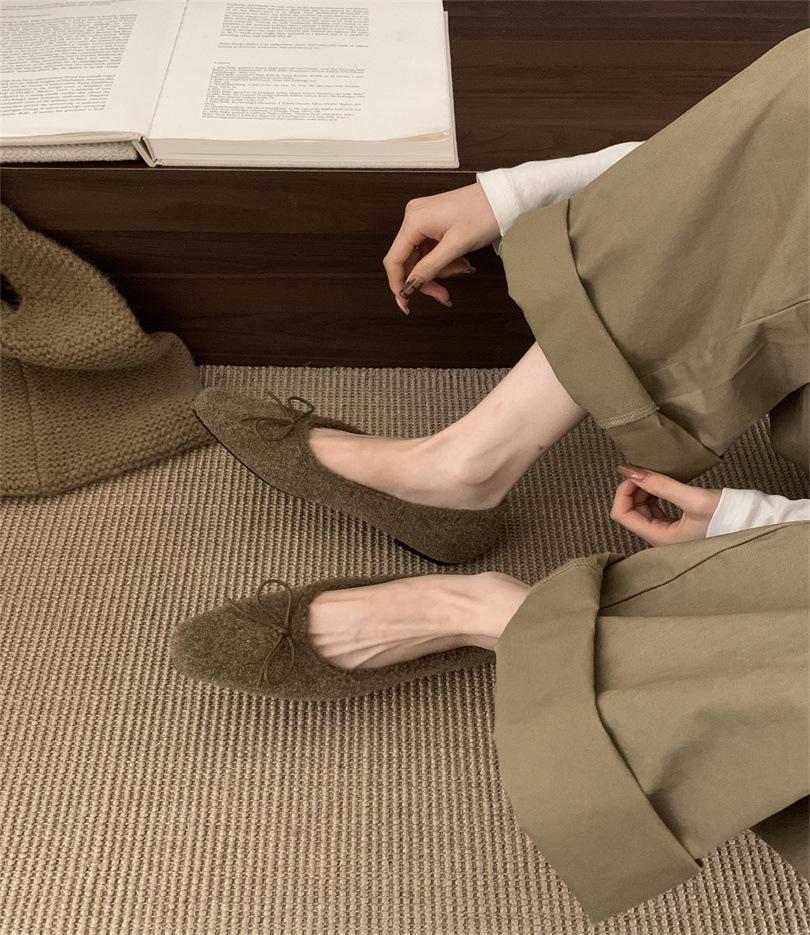 French Flat-bottomed Retro Suede Bow Single Shoes Women's Shoes 2025 Autumn and Winter New Versatile Square Head Beanie Shoes