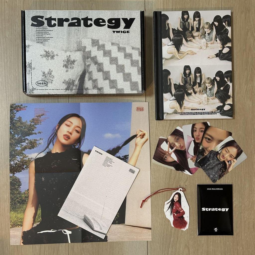 [USED] TWICE ‘Strategy’ Regular Edition Jihyo Enclosed Comp Set Bonus Trading Card Included