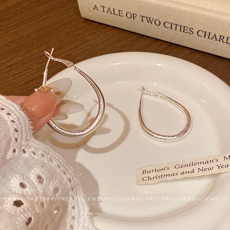 Water Droplet Ring Earrings Suitable for Square Round Face, Women's Cold Wind Exaggerated Matte Earrings, New Ear Jewelry