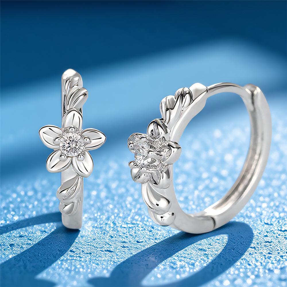 

Cute Female Small White Zircon Stone Flower Hoop Earrings Vintage Fashion Silver Color Wedding Jewelry For Women