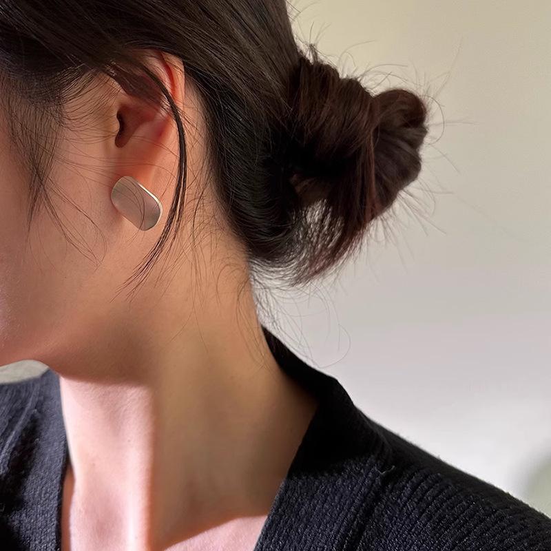 Exaggerated Personality Uneven Curved Surface Matte Frosted Earrings Female Minimalist Fashion Personality Hundred Models Earrings Ladies Jewelry